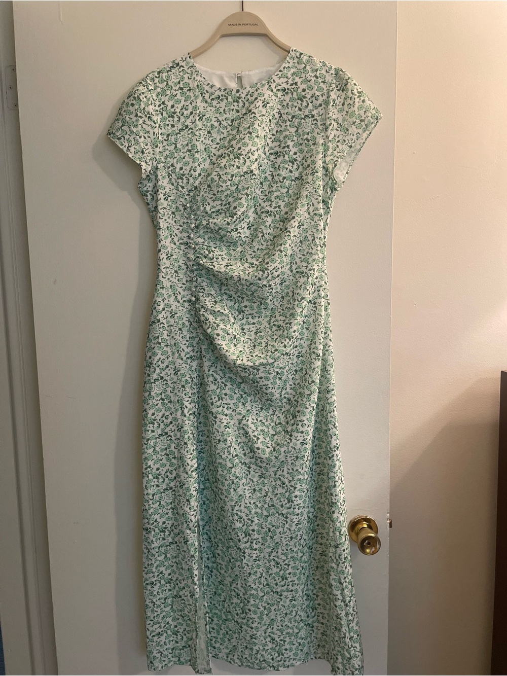 New Rihoas Ditsy Green Floral Midi Dress ~ side ruched~ M ~ 🌷